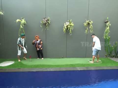 Irfan dan Raffi Ahmad Melongo Melihat Rumah Baru Hetty Koes Endang, di Dalamnya Ada Putting Golf dan Kolam Renang