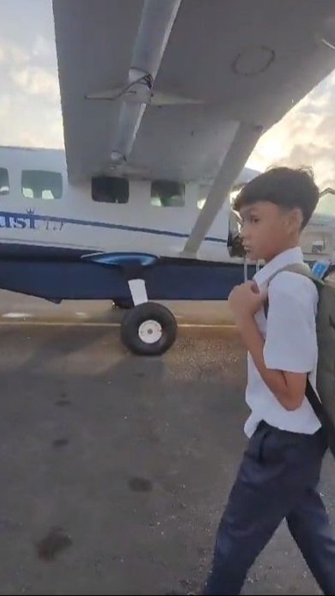 Viral Momen Anak SMP Berangkat Sekolah Naik Pesawat, Aksinya Curi Perhatian