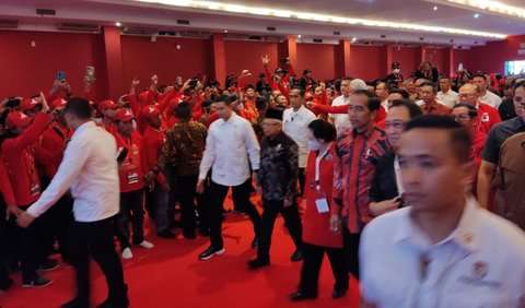 Roki menduga, pernyataan Megawati itu ada kaitannya dengan manuver politik putra bungsu Presiden Jokowi, yakni Kaesang Pangarep<br>