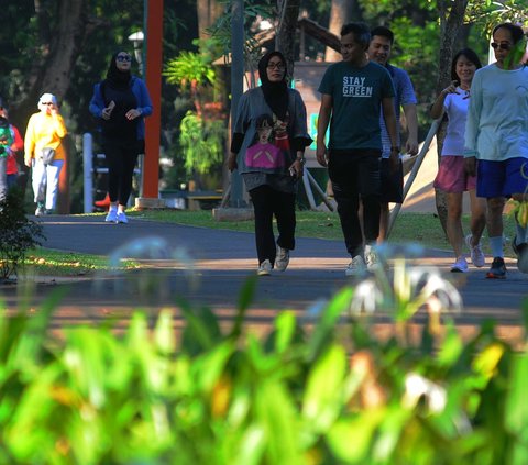 Ternyata Memeluk Pohon Bisa Kurangi Stres dan Baik untuk Kesehatan Mental, Begini Penelitiannya