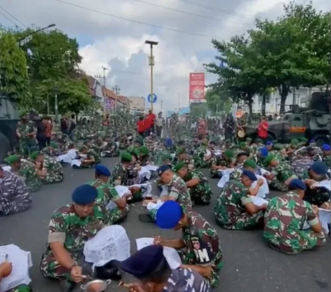Pecahkan Rekor Muri saat Hari Batik, 1.000 Prajurit TNI Kompak Membatik di Tugu Jogja