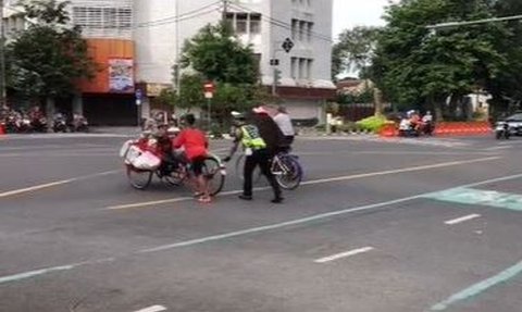 Mengenal Sosok Bripka Arif Setiawan, Anggota Satlantas Polresta Surakarta yang Curi Perhatian