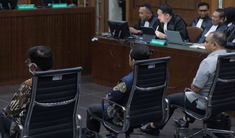 Di sisi lain, Irwan mengatakan uang pendampingan hukum sebesar Rp60 miliar digunakan untuk menghubungi pengacara yang bisa membantu pendampingan tersebut.<br>