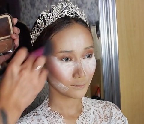 Client Requests to be Made Up Like Miss Universe, Results are Praised as 