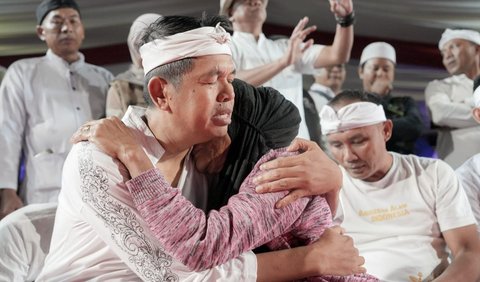 Selain itu, Dedi Mulyadi pun mengupas filosofi Sunda yang ia sampaikan di atas panggung<br>