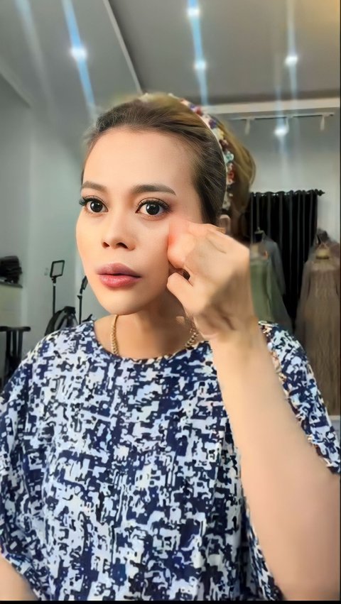 Punya Wajah Mirip Lesti Kejora, MUA Ini Recreate Makeup yang Hasilnya Plek Ketiplek Sang Biduan