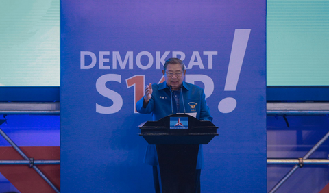 Anggota Dewan Pertimbangan Partai Demokrat Santoso mengatakan, belum ada tawaran kepada Demokrat untuk masuk kabinet.<br>