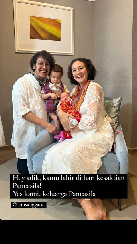 Nadine Chandrawinata Melahirkan Anak Kedua, ini Potret Bayinya yang Lucu dan Menggemaskan