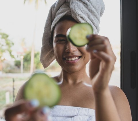 DIY Cucumber Ice Mask Refreshes the Face Like at a Spa