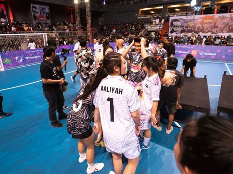 Portrait of Aaliyah Massaid's Futsal Style, Scoring a Goal
