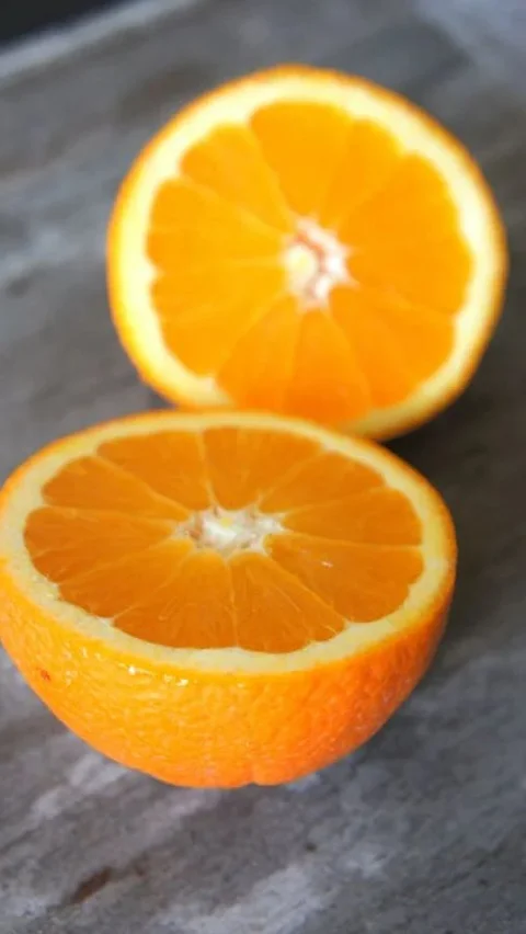 9. Jeruk: Warna Oranye dan Kaya Vitamin C<br>