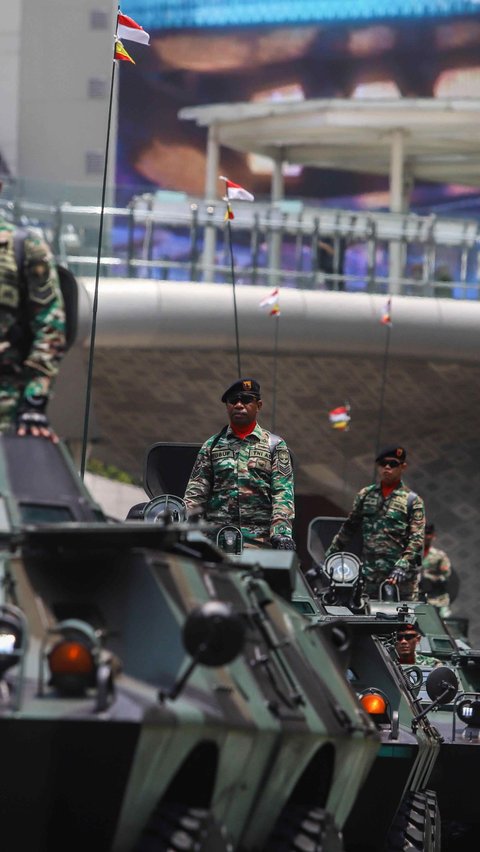 Sebanyak 4.630 personel pasukan dan 130 Alutsista dikerahkan dalam gladi bersih menyambut HUT TNI ke-78.