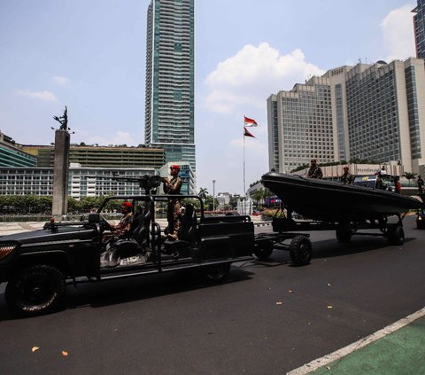 FOTO: Sangarnya Penampakan Rudal Yakhont hingga Exocet Milik TNI Getarkan Jalan Protokol Jakarta Jelang HUT ke-78 Tentara Nasional Indonesia