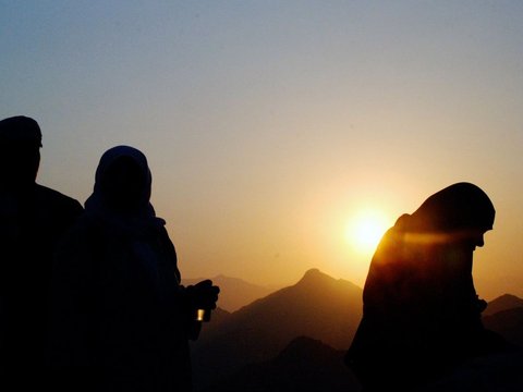 Prayers After the Final Tahiyat to Avoid the Evil of the Dajjal's Fitnah