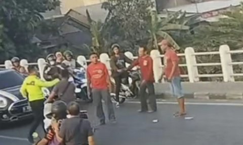 Viral Pria Dorong & Tendang Polantas Berkali-kali di Jalanan Sampai Ditonton Warga, Ini Cerita Sebenarnya