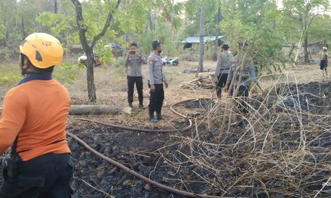 Api di Lereng Gunung Agung Belum Padam Sepenuhnya, Hampir Merembet ke Pura dan Rumah Warga