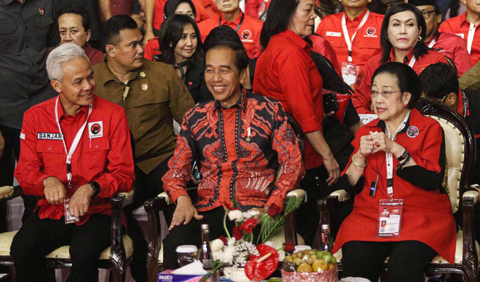 Lebih lanjut, Hasto menyebut jika PDIP menempatkan Soekarno termasuk Megawati menjadi sentral dalam mengambil suatu langkah.<br>