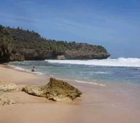 Letaknya Tersembunyi, Ini Pesona Pantai Widodaren Hidden Gem yang Sedang Viral di Gunungkidul