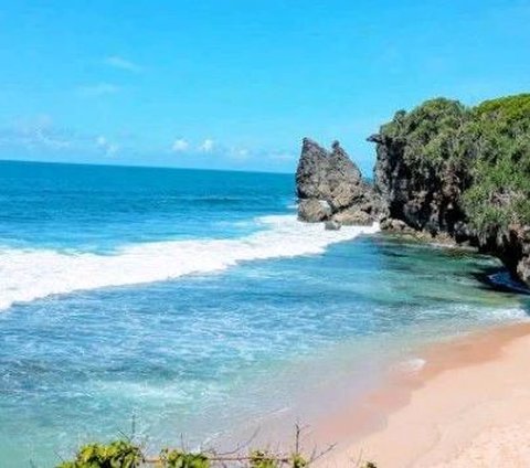 Letaknya Tersembunyi, Ini Pesona Pantai Widodaren Hidden Gem yang Sedang Viral di Gunungkidul