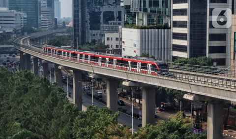 Akibatnya, penumpang LRT rute Harjamukti harus keluar dari rangkaian akibat kereta mengalami gangguan. Penumpang diturunkan petugas di Stasiun Cawang.