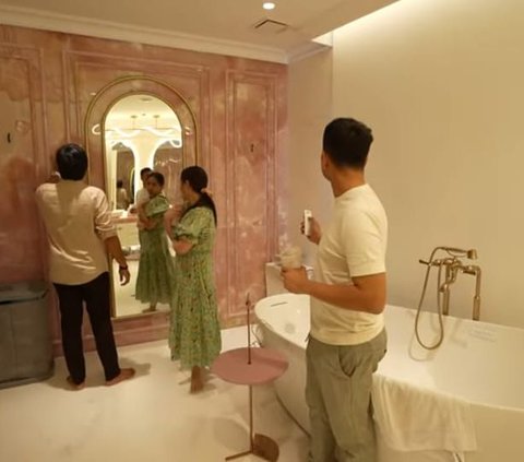 Andre Taulany Melongo Lihat Kamar Mandi Rumah Raffi-Nagita: Kalau Mandi Kelihatan sama Tetangga?