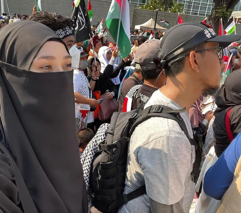 Potret Zaskia Adya Mecca Turun Ke Jalan Demi Palestina: Gak Ada Alasan Buat Diam