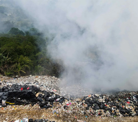 BPBD DKI: Cuaca Panas Picu Kebakaran di TPST Bantargebang