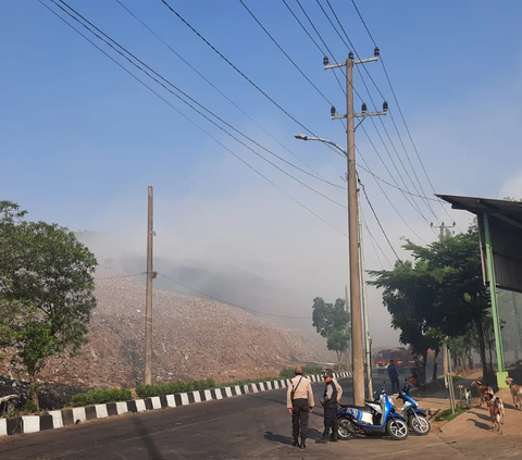 BPBD DKI: Cuaca Panas Picu Kebakaran di TPST Bantargebang