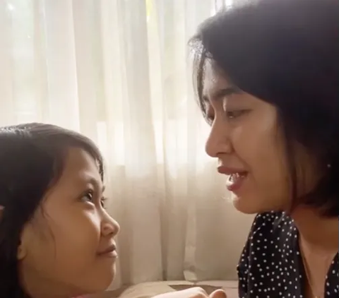 Seorang Ibu Izin Menikah Lagi ke Putrinya Setelah Lama jadi Single Mom, Reaksi Anaknya jadi Sorotan