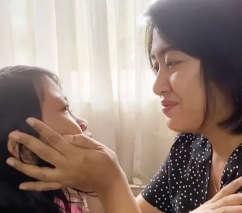 Seorang Ibu Izin Menikah Lagi ke Putrinya Setelah Lama jadi Single Mom, Reaksi Anaknya jadi Sorotan