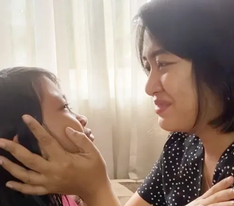 Seorang Ibu Izin Menikah Lagi ke Putrinya Setelah Lama jadi Single Mom, Reaksi Anaknya jadi Sorotan