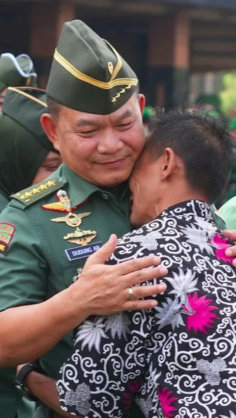 Melepas Jenderal Dudung Abdurachman dengan Penuh Air Mata, Ada Momen Sang Bintang 4 Sujud Syukur