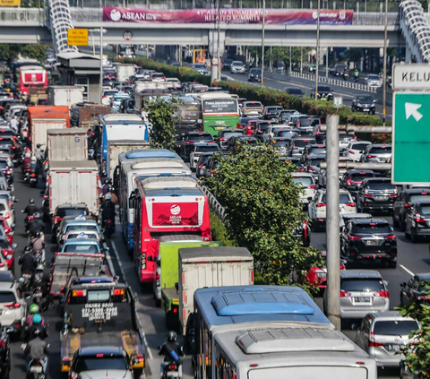 Kemacetan di Jakarta Sebabkan Kerugian Rp65 Triliun, di Surabaya Rp12 Triliun per Tahun