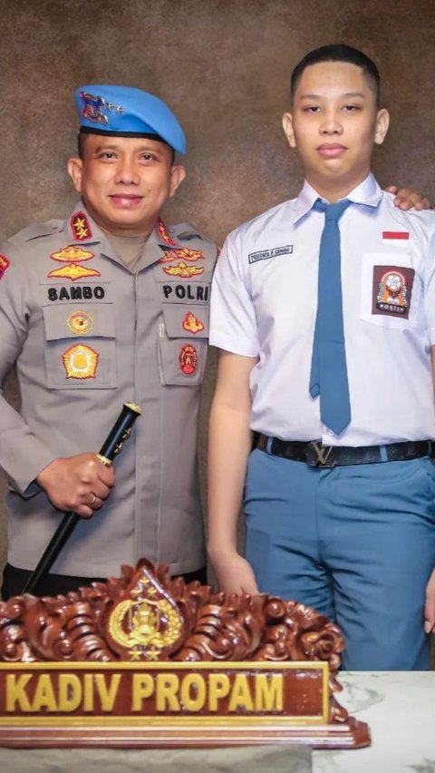 Tribrata sendiri merupakan putra ketiga dari empat bersaudara dari pasangan Ferdy Sambo dan Putri Candrawati.