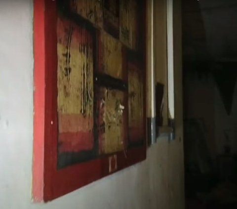 20 Tahun Terbengkalai dan Tak Ada Listrik, Ini Potret Rumah Pak Cecep Insinyur ITB yang Hidup Sebatang Kara