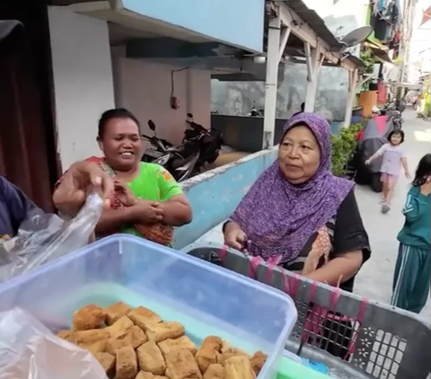 Bule Jerman Beli Tahu di Gang Jakarta, Langsung 'Dipalak' Bocil Minta Traktir