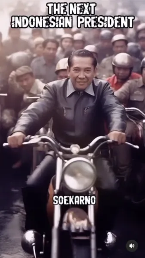 Foto pertama memperlihatkan sosok Presiden pertama RI yaitu Ir. Soekarno. Bung Karno terlihat begitu gagah dengan jaket kulit dan motornya. <br>