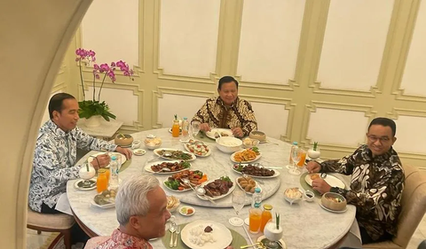 “Selamat makan pak,” sapa awak media Ruang Makan Istana Meredeka, Jakarta, Senin (30/10).<br>