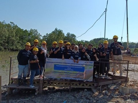 PNM Gandeng PT Waskita Beton Precast Tanam Mangrove dan Beri Akses Air Bersih