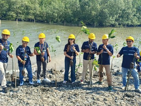 PNM Gandeng PT Waskita Beton Precast Tanam Mangrove dan Beri Akses Air Bersih