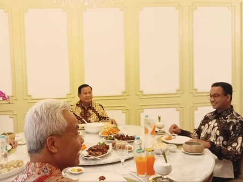 Makan Siang di Istana, Anies Pakai Baju Batik yang Sama Ketika Bertemu Jokowi Tahun 2017?