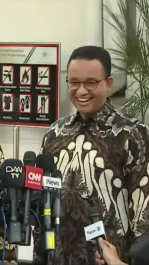 Makan Siang di Istana, Anies Pakai Batik Parang yang Sama Saat Bertemu Jokowi 7 Tahun Lalu<br>