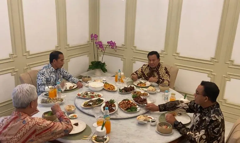 VIDEO: Ganjar Candai Prabowo Usai Bertemu Jokowi 