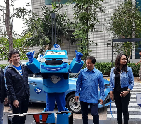 Sebelum generasi keenam dirilis, fitur Easy Ride pada aplikasi My Bluebird sebenarnya cukup mengakomodir kebutuhan pelanggan sekaligus respons adaptor dari perusahaan.