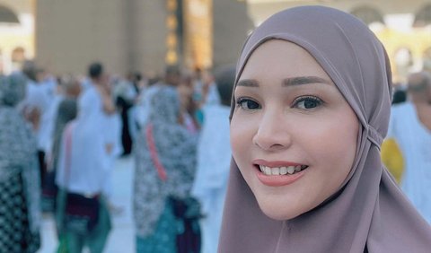 <b>Wajah Adem dengan Hijab</b>