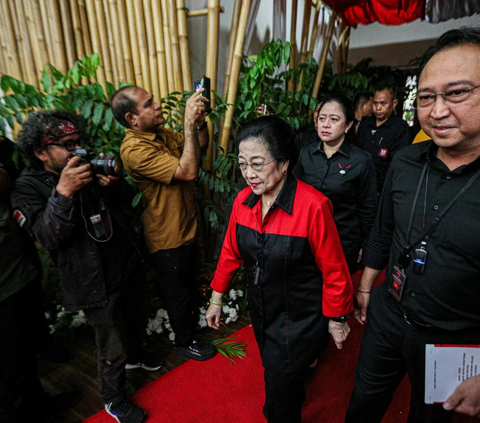 PDIP Blak-blakan Sebut Gibran dan Bobby Jadi Kepala Daerah karena Keinginan Jokowi