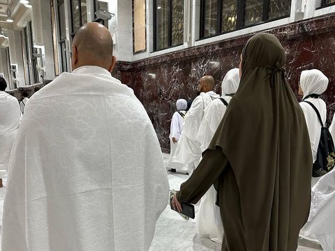 Rayakan Ulang Tahun Pernikahan ke-5 di Mekah, Penampilan Maia Estianty Bikin Pangling