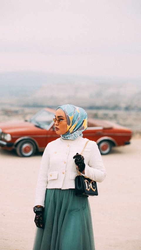 2. OOTD Hijab Bergaya Elegan
