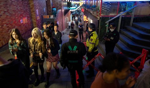 Seiring mendekati Halloween tahun ini, pemerintah setempat melarang pesta di beberapa distrik populer.