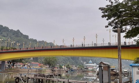Pesona Warna-warni Jembatan Siti Nurbaya, Tempat Ikonik di Kota Padang
